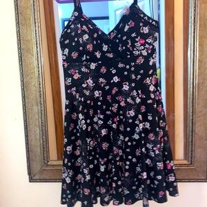 Francescas  black floral  dress , size M , NEW , tag attached.
